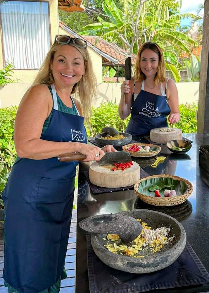 Acitivty-Cooking-Mum-Daughter